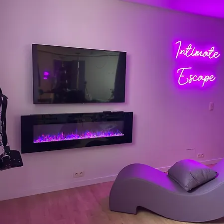 - Intimate Escape * アーロン